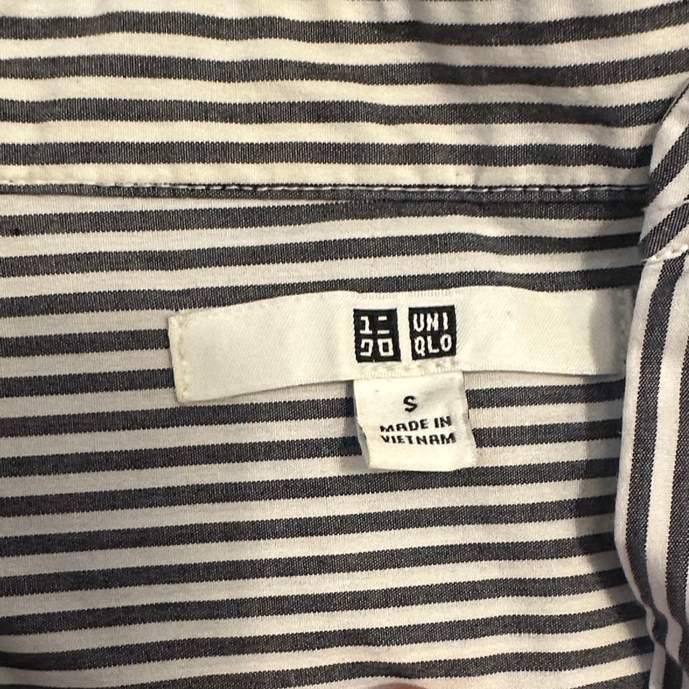 Uniqlo Women's Navy and White Striped Long V-Neck Shirt - Size Small - Picture 3 of 5